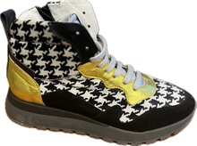 Load image into Gallery viewer, Vaddia Handmade Specialty Sneakers.
