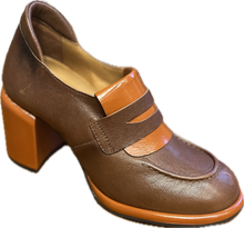 Load image into Gallery viewer, Casta Handmade Leather Loafer
